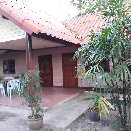 Hans Strand Bungalows Ko Lanta Esterno foto